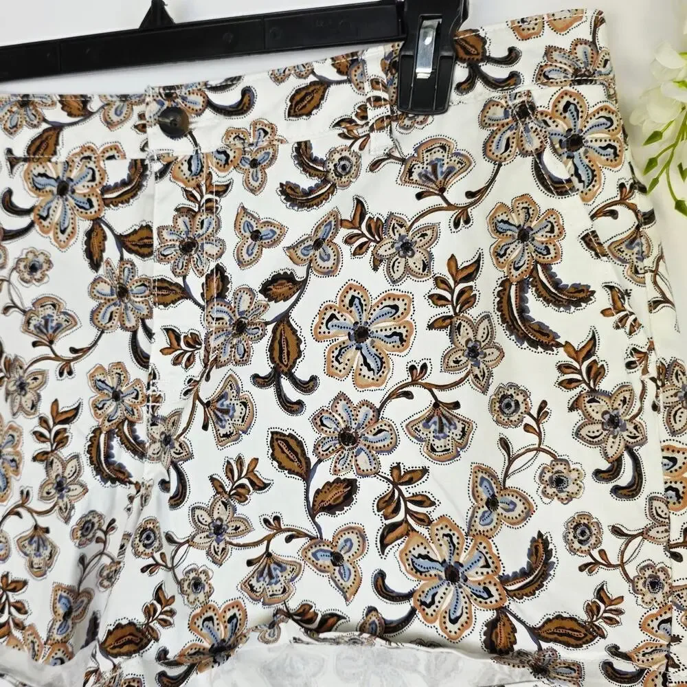 a.n.a Mid Rise Shortie Shorts Plus 18 White Brown Floral 3.5” Inseam Boho Earthy